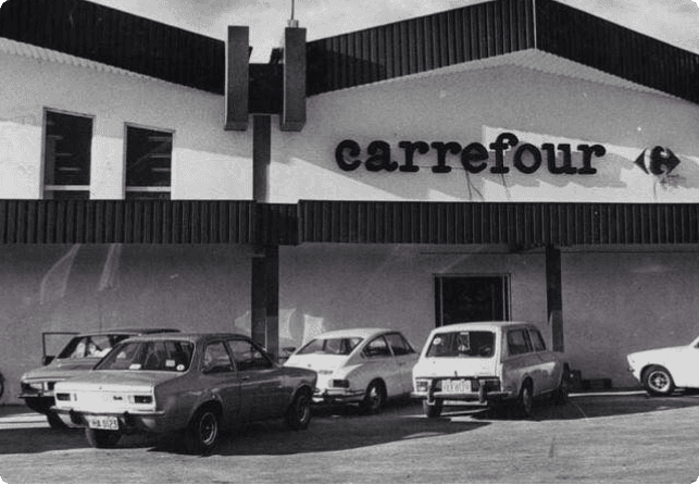 Fachada do Hipermercado Carrefour no Rio de Janeiro, Barra da Tijuca, 1976